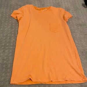 orange tee